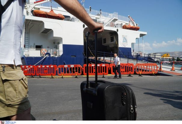 Πειραιάς: Απέπλευσε το επιβατηγό-οχηματαγωγό μετά την άρση της απαγόρευσης απόπλου – Αποκαταστάθηκε η βλάβη