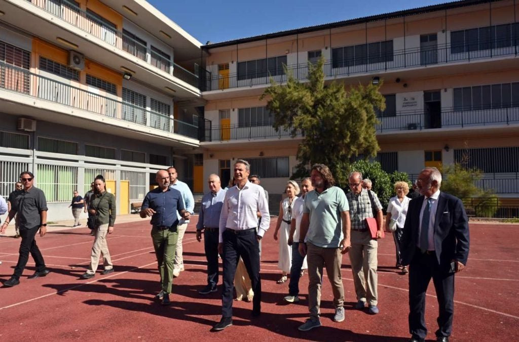 Στο 3ο Γυμνάσιο Ζωγράφου ο Πρωθυπουργός για την αναβάθμισή του στο πλαίσιο του προγράμματος «Μαριέττα Γιαννάκου»