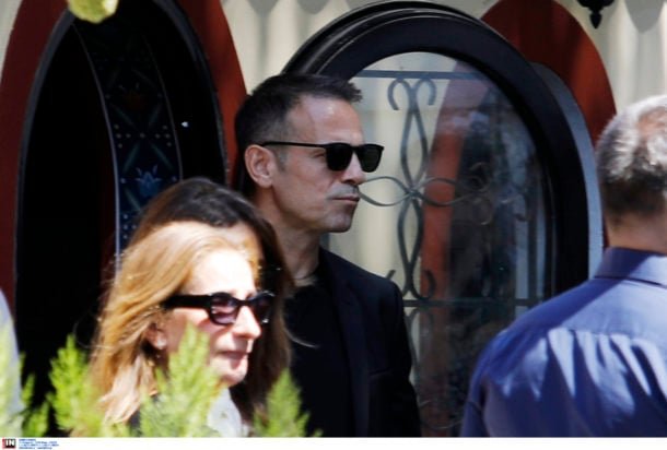 Αλεξάνδρα Νικολαΐδου: Θρήνος στην κηδεία της 41χρονης – Συντετριμμένος ο Ντέμης Νικολαΐδης