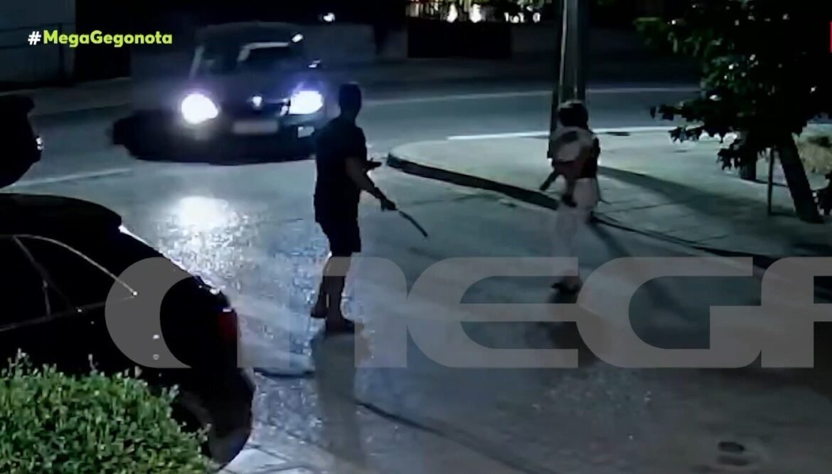 Βίντεο: Οδηγός παραλίγο να χτυπήσει οικογένεια με μωρό που διέσχιζε το δρόμο στο Αγρίνιο