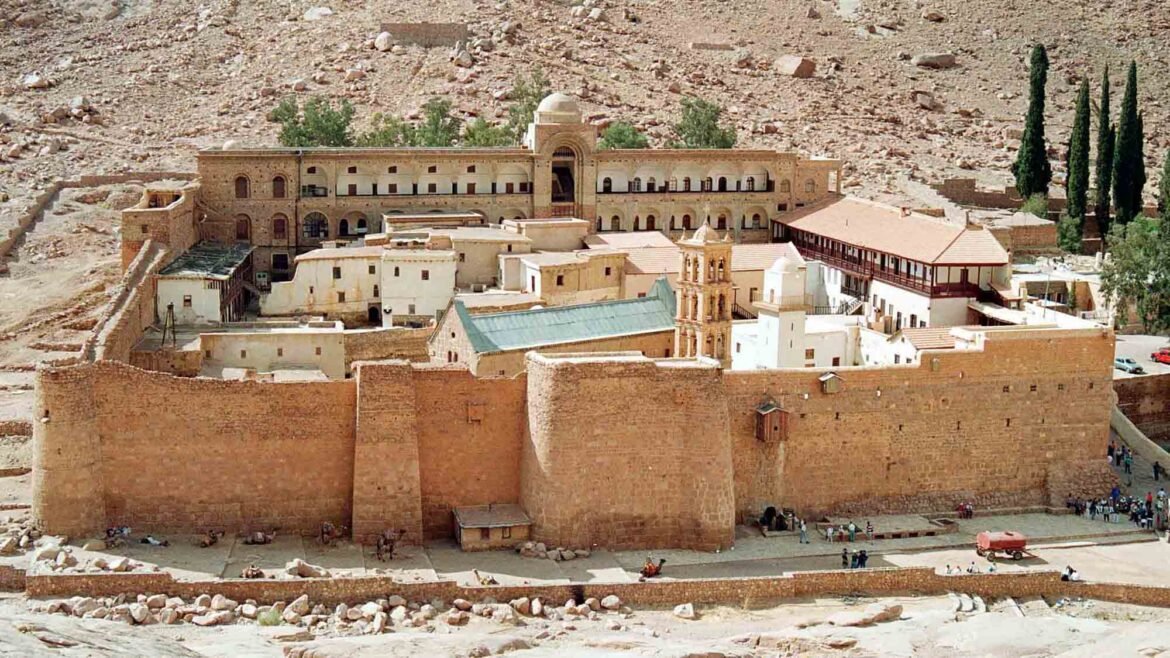 Σινά: Πιάστηκαν… «ράσο με ράσο» οι μοναχοί – Στο τέλος επικράτησε ο Δαμιανός