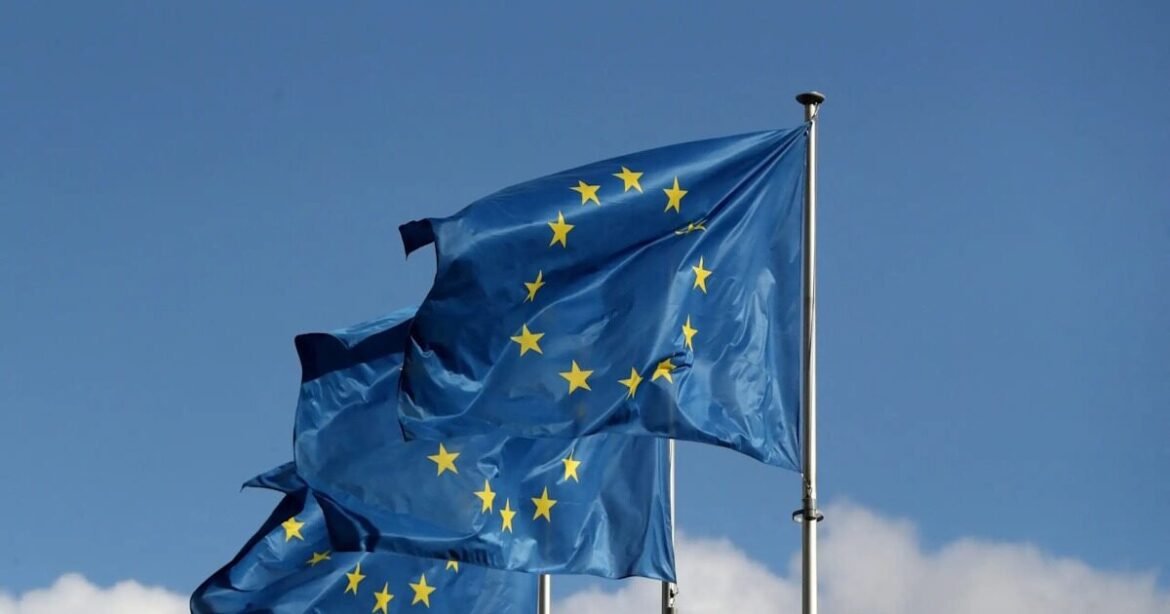 Η ΕΕ εξετάζει δευτερεύουσες κυρώσεις για να πλήξει την πολεμική προσπάθεια της Ρωσίας