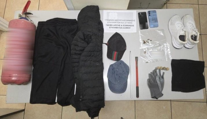 Άλιμος: Σπείρα διαρρηκτών είχε «ανοίξει» 15 σπίτια σε Αττική και άλλες περιοχές – Πέταξαν πυροσβεστήρα σε περιπολικό για να διαφύγουν