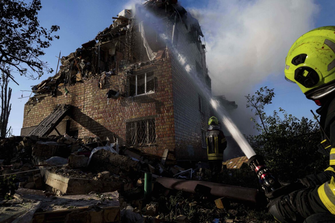 Ουκρανία: Επικοινωνία Φον ντερ Λάιεν με Τραμπ και Ζελένσκι μετά τα πλήγματα στο Κίεβο – 18 οι νεκροί