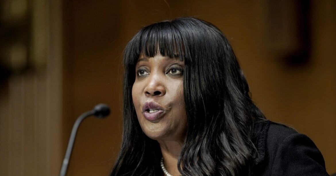 Στα δικαστήρια η Λίζα Κουκ με τον Τραμπ για την αποπομπή της από τη Fed