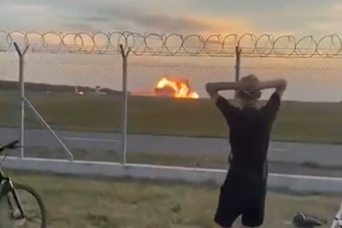 Συντριβή F-16 στην Πολωνία που καρφώθηκε στο έδαφος – Νεκρός ο πιλότος (Συγκλονιστικό βίντεο)