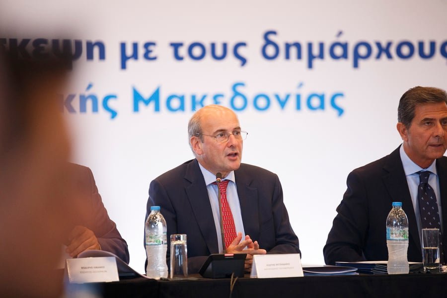 Τετράωρη σύσκεψη Χατζηδάκη με 38 δημάρχους: Προτεραιότητα της κυβέρνησης η Μακεδονία και η Θράκη – δεν είναι απλώς μια διακήρυξη