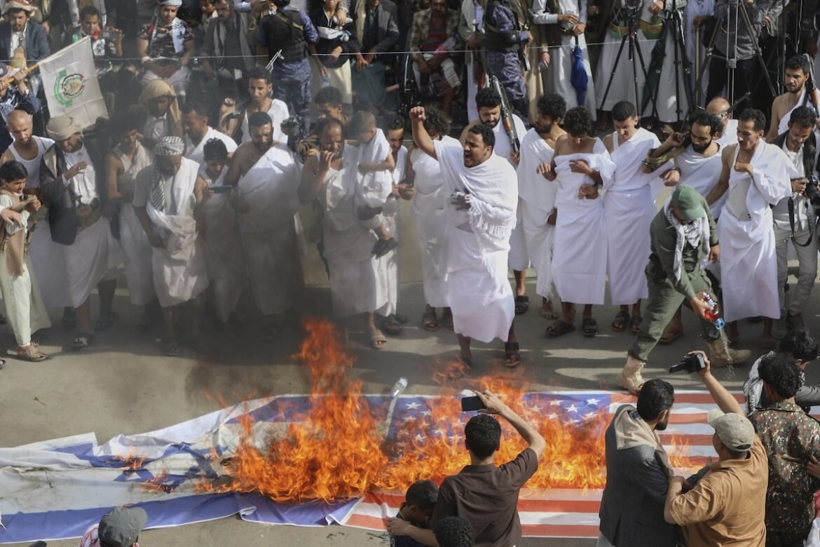 Υεμένη: Οι Χούθι ορκίζονται εκδίκηση από το Ισραήλ για τον θάνατο του «πρωθυπουργού» τους