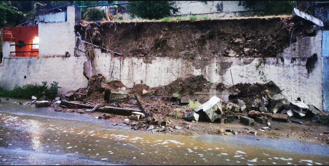 Κακοκαιρία – εξπρές: Κατέρρευσε τοιχίο λόγω της βροχόπτωσης στην Κέρκυρα – ΦΩΤΟ