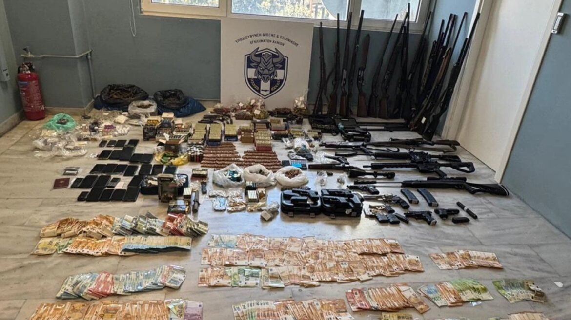 Αυτό είναι το οπλοστάσιο και το θησαυροφυλάκιο της «Μαφίας της Κρήτης» – Nαρκωτικά, πιστόλια, σφαίρες και