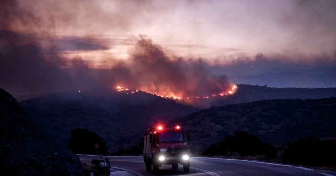 Φωτιά στο Πετρωτό Φθιώτιδας – Ισχυρές πυροσβεστικές δυνάμεις στο σημείο