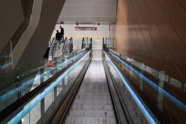 Θεσσαλονίκη: Κινητοποίηση στο Μετρό για ύποπτες σακούλες – Περιείχαν σπρέι για γκράφιτι, κανονικά τα