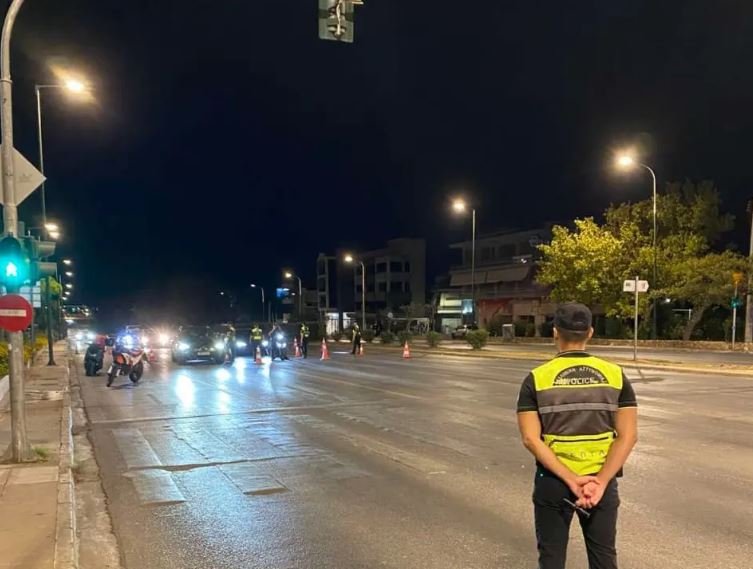 Αττική: 3 συλλήψεις και βεβαίωση 173 παραβάσεων από την Τροχαία για οδήγηση υπό την επήρεια αλκοόλ – ΦΩΤΟ