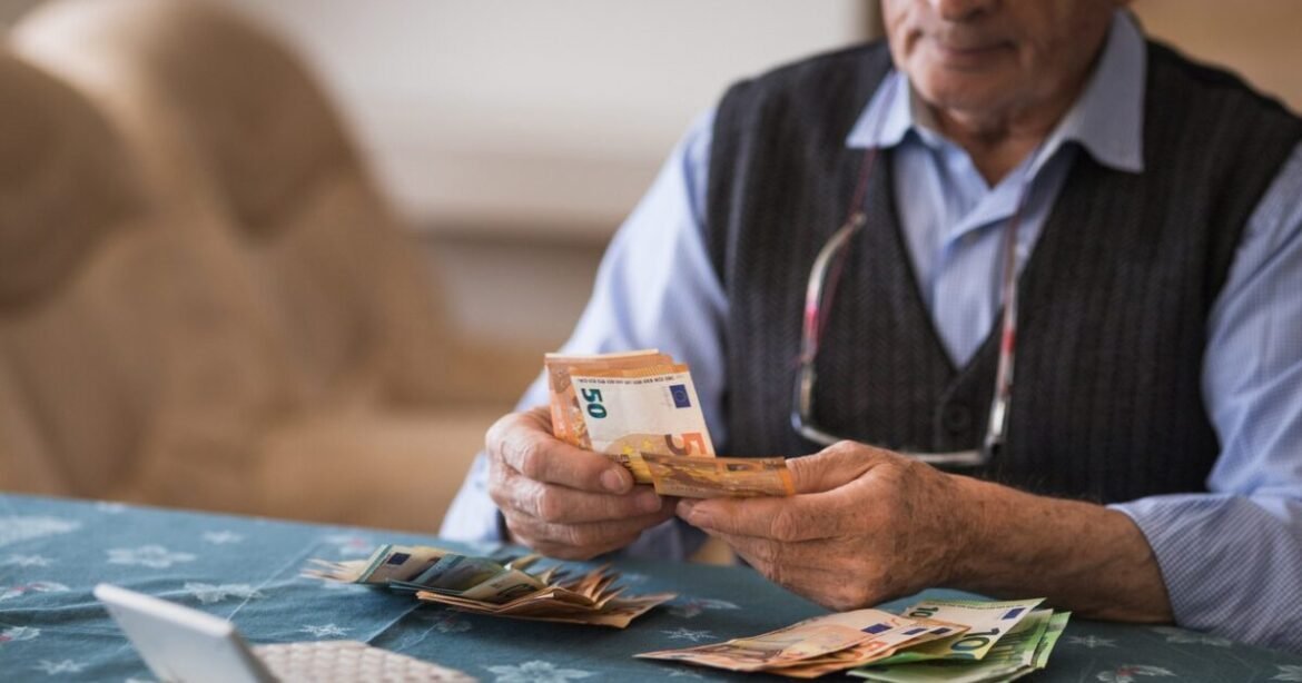 Όλες οι νέες κλίμακες φορολογίας εισοδήματος για μισθωτούς, συνταξιούχους, επαγγελματίες και αγρότες – Πίνακες