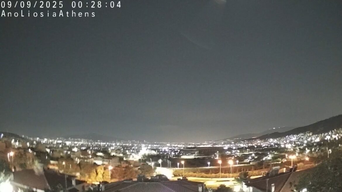 Ισχυρός σεισμός στην Εύβοια: Η στιγμή της δόνησης των 5,2 Ρίχτερ από τα Άνω Λιόσια