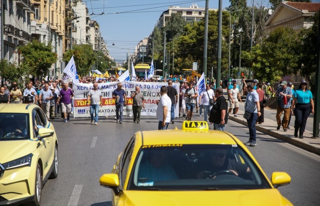 Υπουργείο Τουρισμού για απεργία ταξί: Δεν αλλάζουν οι ρυθμίσεις για τις μετακινήσεις