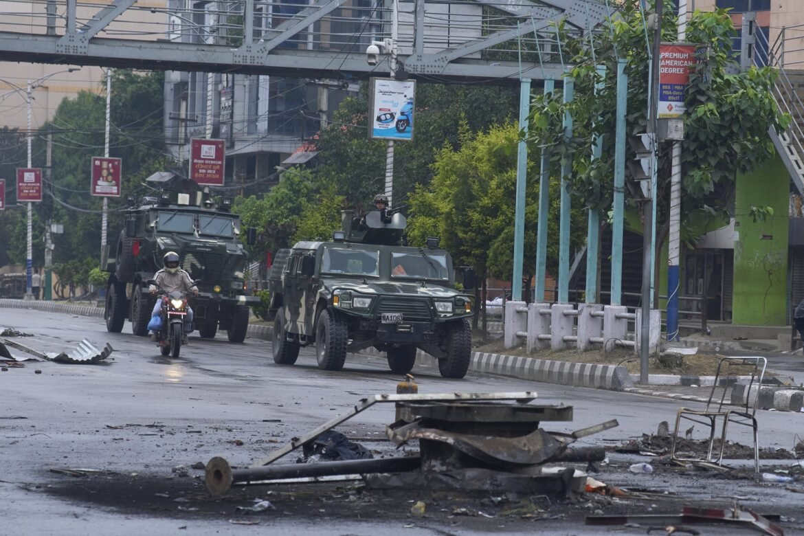 Νεπάλ: Χάος με 51 νεκρούς και στρατό στους δρόμους – Δραπέτευσαν 12.500 φυλακισμένοι