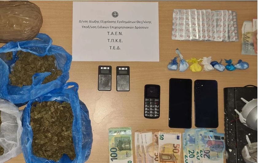 Θεσσαλονίκη: 4 συλλήψεις έπειτα από αλισβερίσι ναρκωτικών στον Δενδροπόταμο – Κατασχέθηκαν κοκαΐνη και χασίς