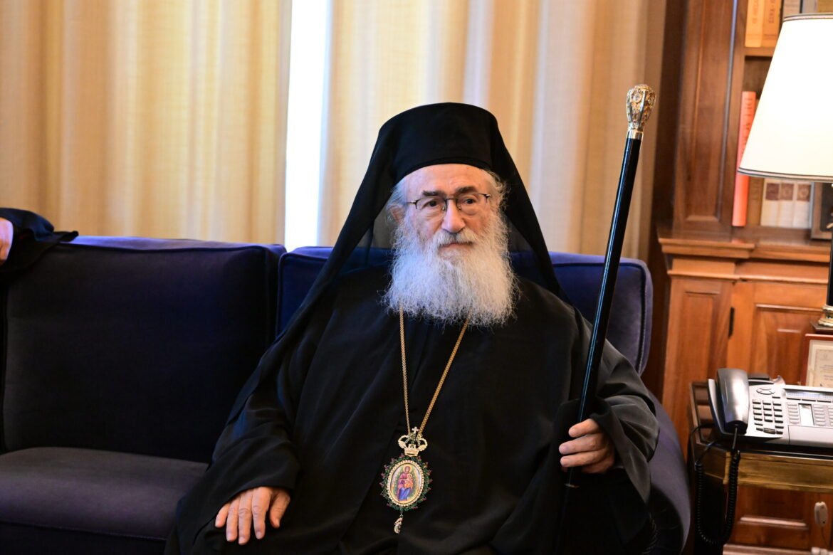 Παραιτήθηκε και επίσημα ο Δαμιανός της Μονής Σινά: «Στέκομαι νοερά γονατιστός στην ιερή λάρνακα της Αικατερίνης»