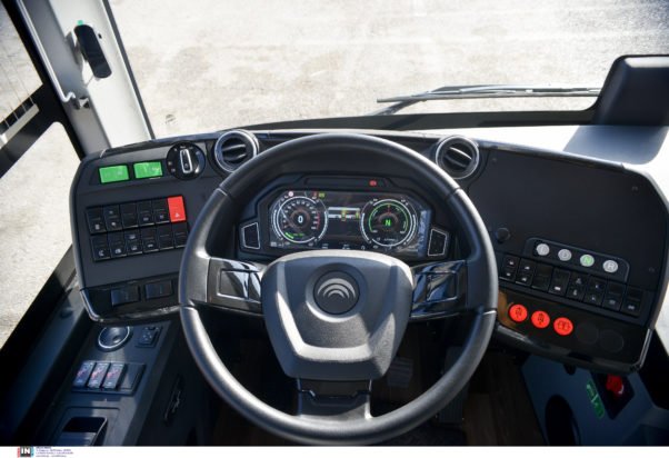 Γλυφάδα: Επεισόδιο με έναν τραυματία σε λεωφορείο – Επιχείρησε να κατεβάσει το παντελόνι του, τον έσπρωξε