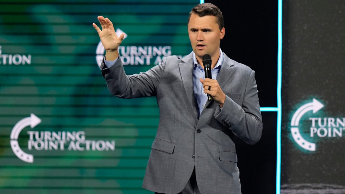 Βαθιά κρίση στις ΗΠΑ: Χτύπησαν «κόκκινο» οι αναφορές για «εμφύλιο πόλεμο» μετά τη δολοφονία του Τσάρλι Κερκ