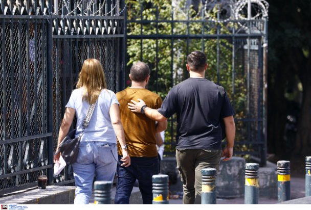 Αθήνα: «Μην μου κλείνεις εμένα το τηλέφωνο» – Ο 42χρονος μαστροπός θα ισχυριστεί στον ανακριτή ότι είναι