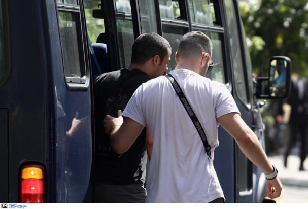 Γιάννης Μάλαμας: Ελεύθερος ο γιος του γνωστού καλλιτέχνη μετά το επεισόδιο στο κέντρο της Αθήνας – Αναβολή