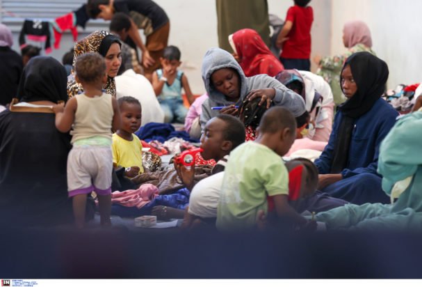 Μεταναστευτικό: Σχέδιο αποσυμφόρησης της Κρήτης με τη μεταφορά μεταναστών σε δομές στην ηπειρωτική χώρα