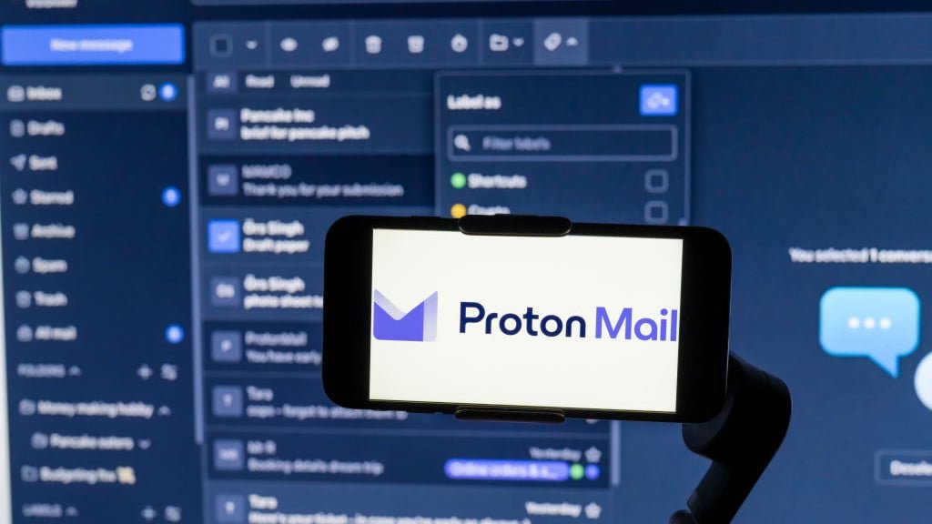 Η υπηρεσία κρυπτογραφημένων email Proton Mail απενεργοποίησε τους λογαριασμούς 2 δημοσιογράφων