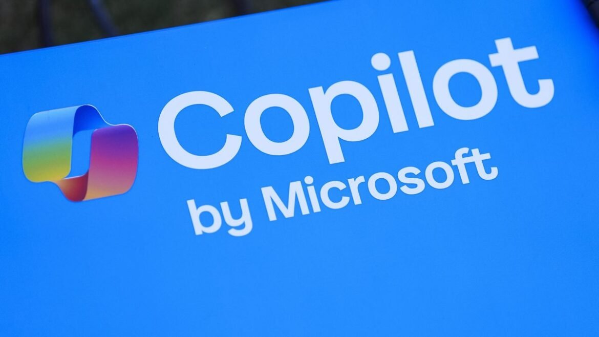 Η Microsoft θα εγκαταστήσει αυτόματα την εφαρμογή Copilot στα Windows τον επόμενο μήνα
