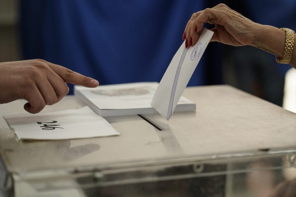 Pulse: Στις 15 μονάδες η διαφορά ΝΔ – ΠΑΣΟΚ – Ποια η «τύχη» για το κόμμα Τσίπρα