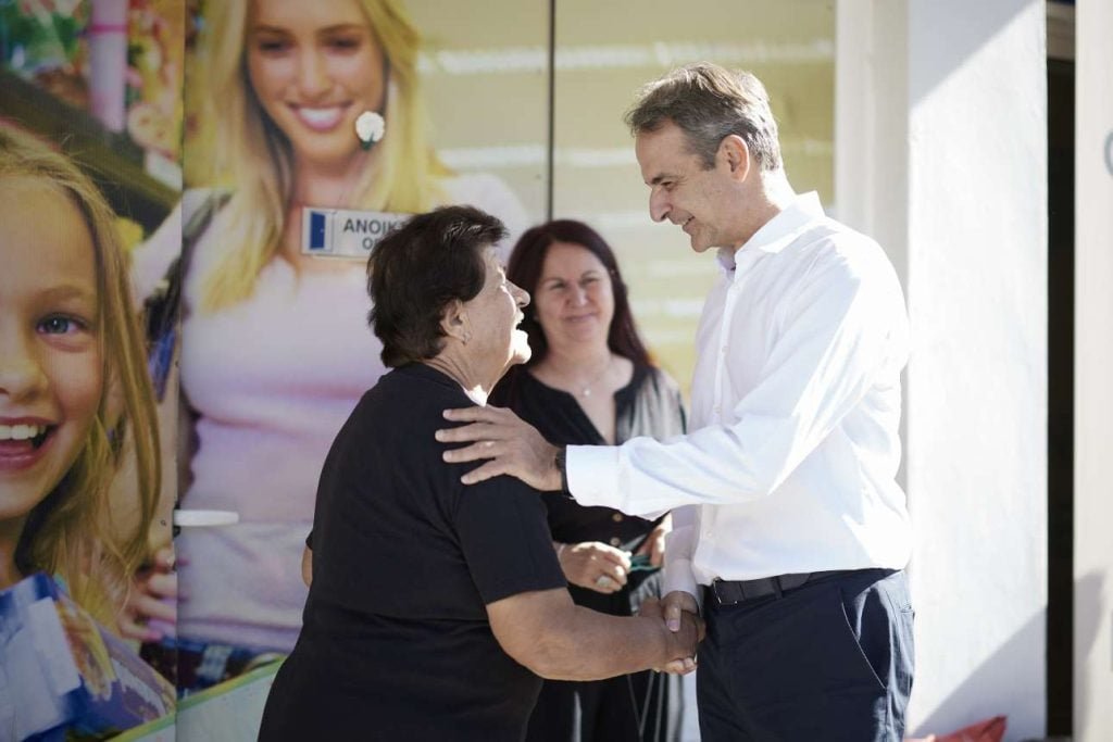 Στη Λήμνο ο Πρωθυπουργός – κουβέντα με τους πολίτες για τον μειωμένο ΦΠΑ