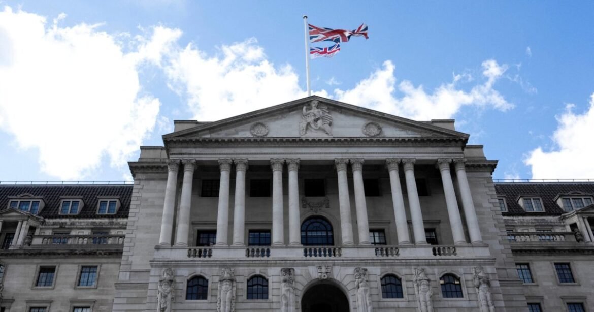 Τράπεζα της Αγγλίας: Στο 4% τα επιτόκια – Επιφυλακτική στάση για μελλοντικές μειώσεις