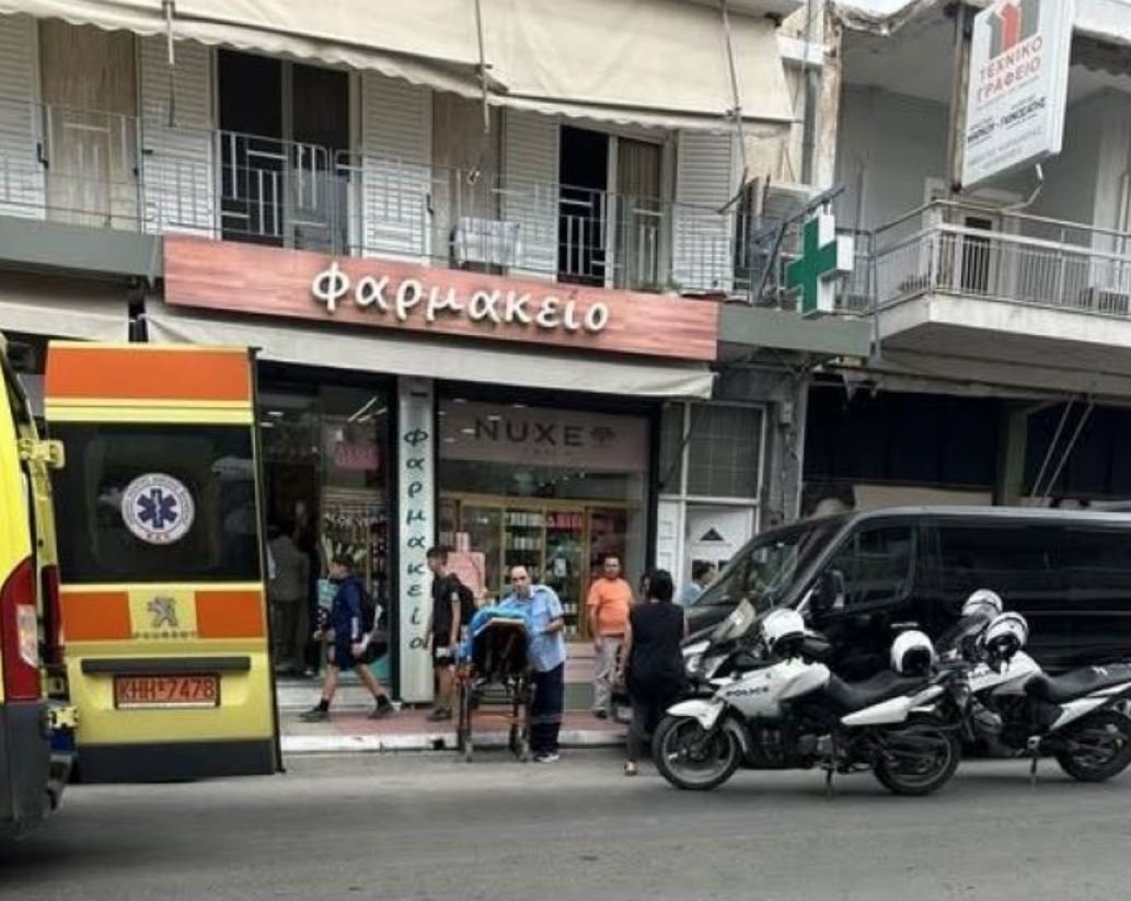 Αρτέμιδα: Εγκατέλειψαν μαχαιρωμένο άνδρα σε φαρμακείο – Τον παρέλαβε το ΕΚΑΒ
