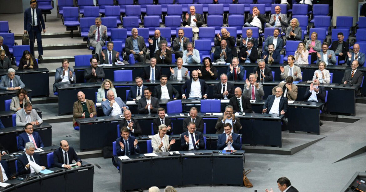 Ψηφίστηκε ο προϋπολογισμός της Γερμανίας: Ρεκόρ δαπανών και δανεισμού υπό τον Μερτς