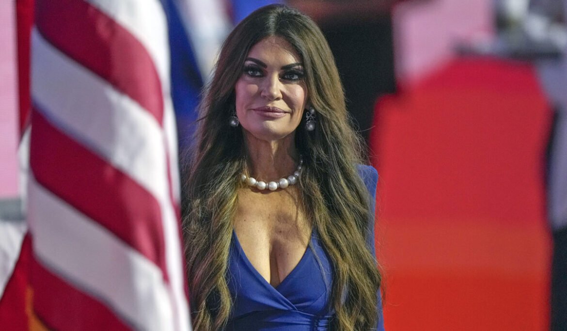 Και επίσημα πρέσβειρα των ΗΠΑ στην Ελλάδα η Κίμπερλι Γκίλφοϊλ: To «γιόρτασε» με Ζορμπά και συρτάκι