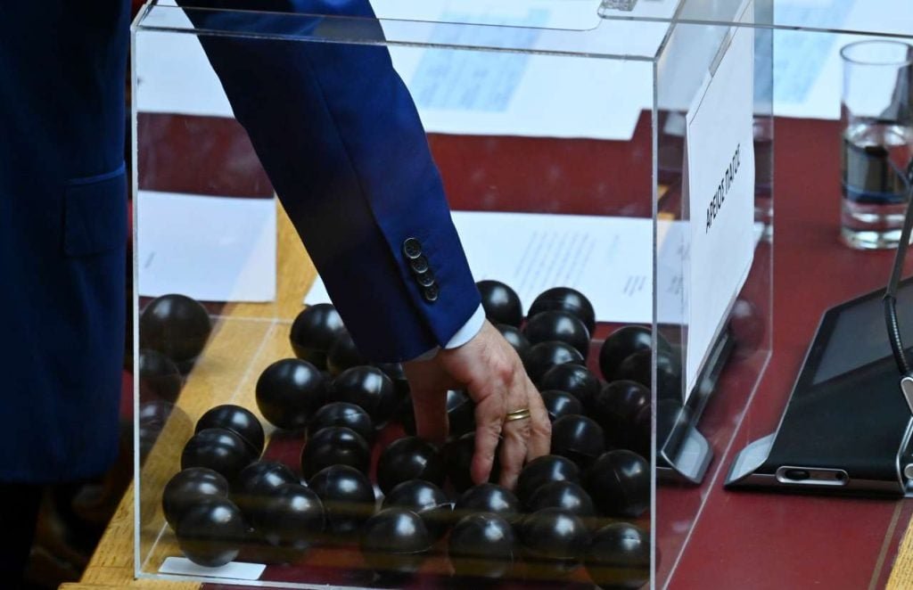 Τέμπη: Κληρώθηκαν τα μέλη του Δικαστικού Συμβουλίου για τον Κώστα Αχ. Καραμανλή