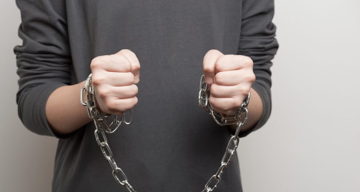 Συνελήφθησαν 2 έφηβοι, μέλη της κυβερνοσυμμορίας “Scattered Spider”, στην οποία αποδίδονται τουλάχιστον 120 επιθέσεις