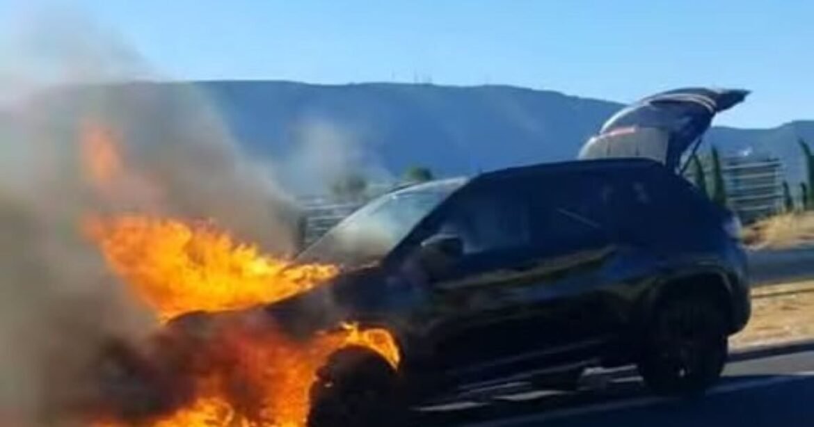 Φωτιά σε αυτοκίνητο στην Αττική Οδό μετά τον κόμβο Παιανίας – Kαθυστερήσεις άνω των 20′, στο «κόκκινο» Κηφισός και κέντρο