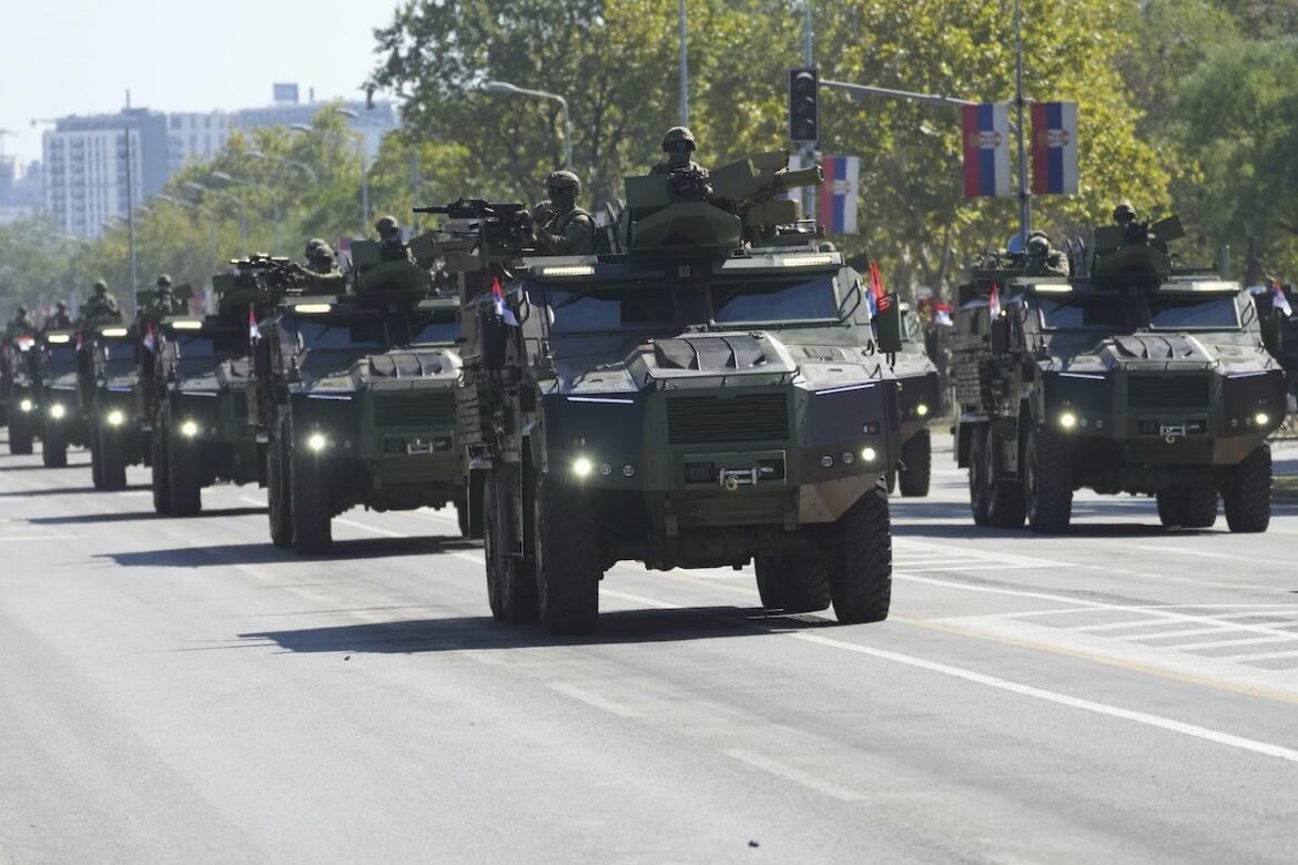 Εντυπωσιακή στρατιωτική παρέλαση στο Βελιγράδι – Μεγάλη επίδειξη ισχύος από τη Σερβία