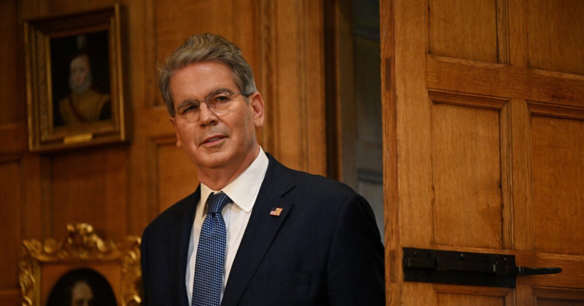 Σχέδιο οικονομικής διάσωσης της Αργεντινής από τον Μπέσεντ – Εξετάζει την αγορά ομολόγων 20 δισ. δολαρίων