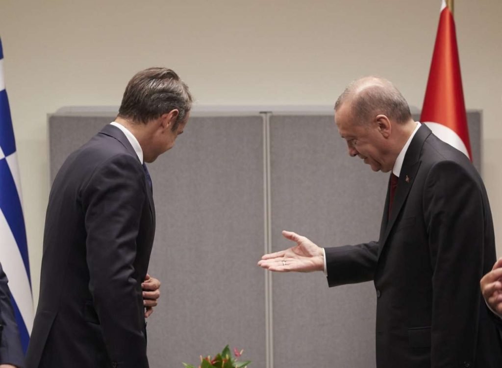 Πυρά της αντιπολίτευσης μετά την αναβολή της συνάντησης Μητσοτάκη – Ερντογάν