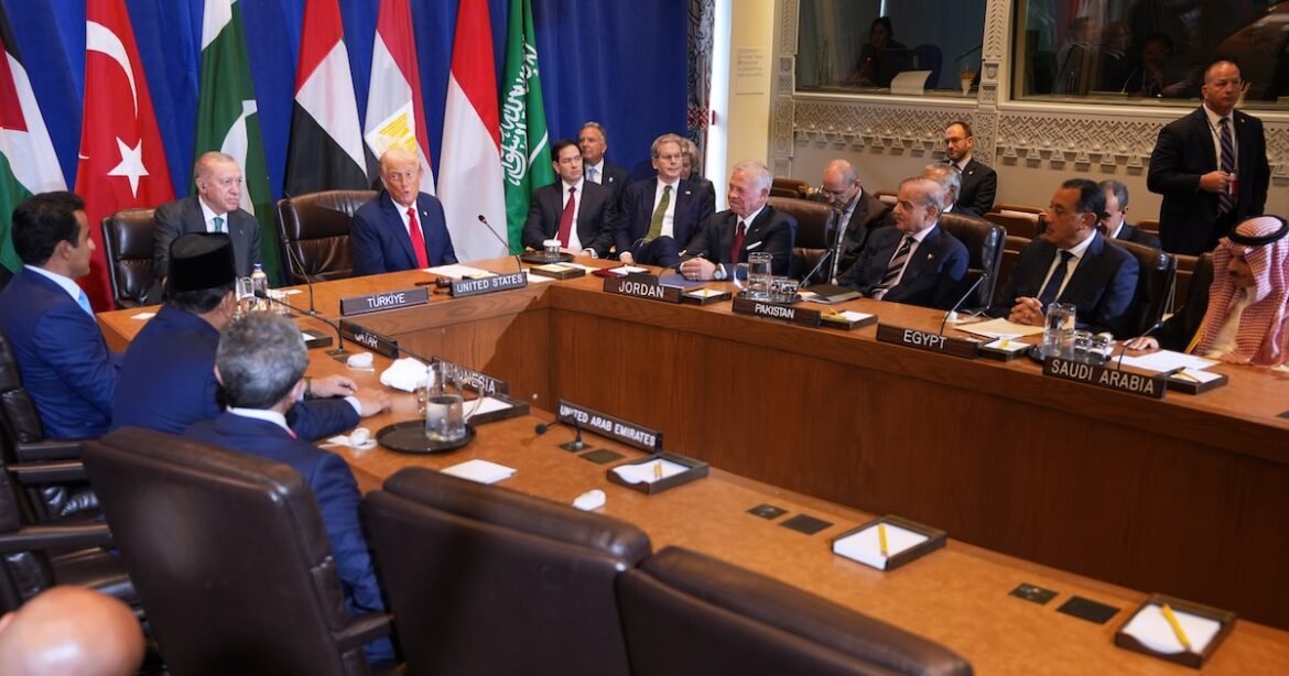 Χαραμάδα ελπίδας στη Γάζα – Το σχέδιο που συμφώνησαν Τραμπ και Άραβες ηγέτες στο δείπνο στη Νέα Υόρκη