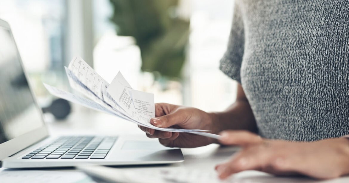 Θέμα χρόνου τα μπόνους της ΑΑΔΕ έως 3.000 ευρώ για καταγγελία πλαστών αποδείξεων – Ποιους αφορά και ποια είναι τα βήματα για την πληρωμή