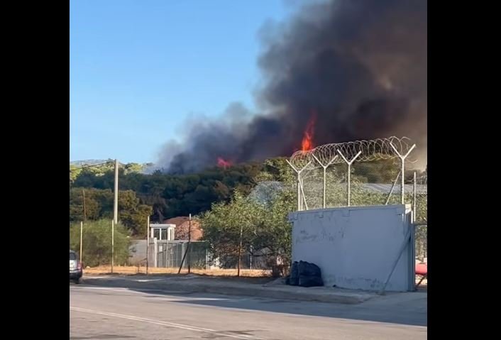 Φωτιά στο Πέραμα Μεγάρων – ΦΩΤΟ και ΒΙΝΤΕΟ