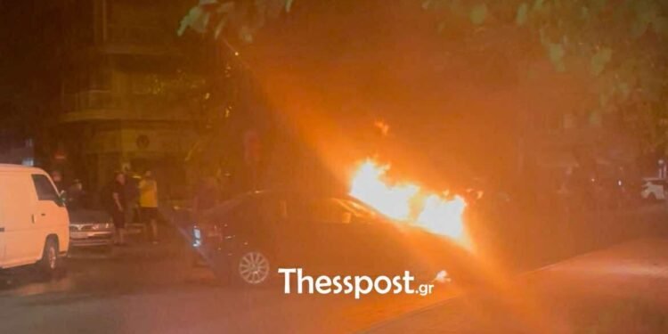 Τροχαίο στη Θεσσαλονίκη: Αυτοκίνητο έπεσε σε κατάστημα και πήρε φωτιά – «Ακούστηκε σαν βόμβα»