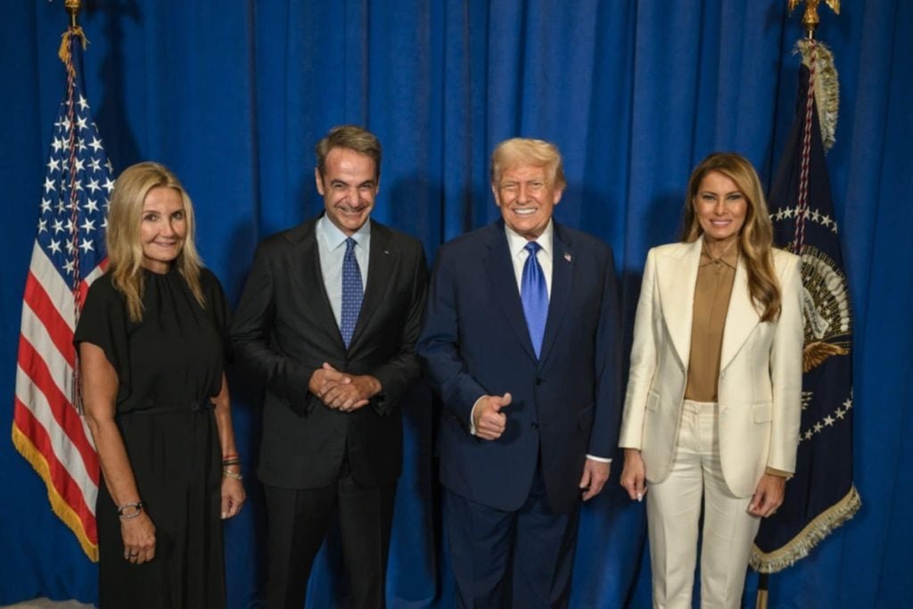 Η φωτογραφία Μητσοτάκη – Τραμπ στο δείπνο του προέδρου των ΗΠΑ