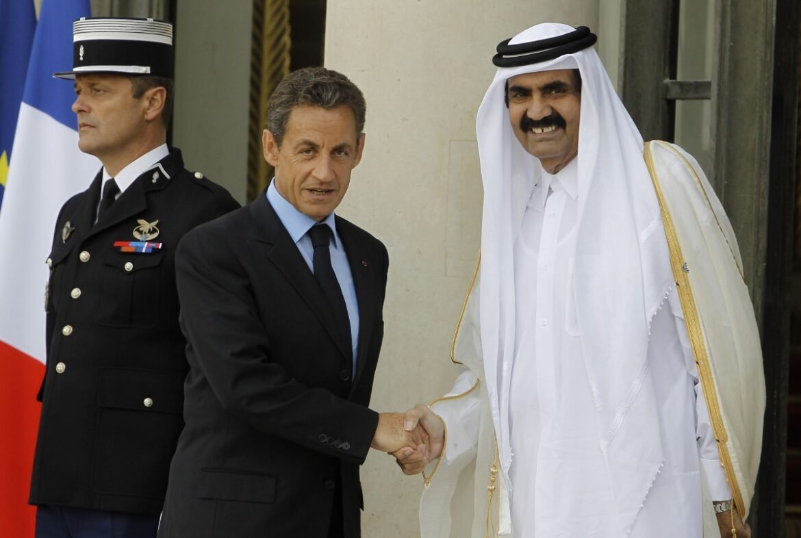 Δύο νέα σκάνδαλα για τον Σαρκοζί: Οι μίζες του Κατάρ και ο Γάλλος μεγιστάνας Λαγκαντέρ