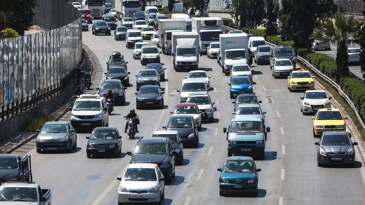 Κίνηση: Το αδιαχώρητο σε Κηφισό, Κηφισίας και Βάρης- Κορωπίου – Καθυστερήσεις στην Αττική Οδό