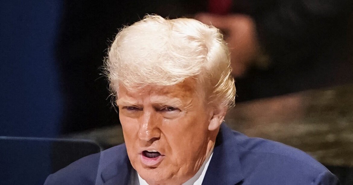 Τραμπ: Επιμένει σε δασμούς 100% σε όλες τις ταινίες που προβάλλονται εκτός των ΗΠΑ